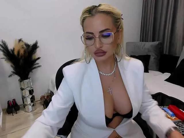 lovelyblondyx
