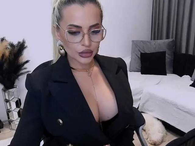 lovelyblondyx