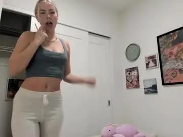 ariah_is_blonde