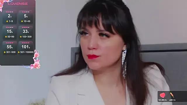 BellaHillss on StripChat 